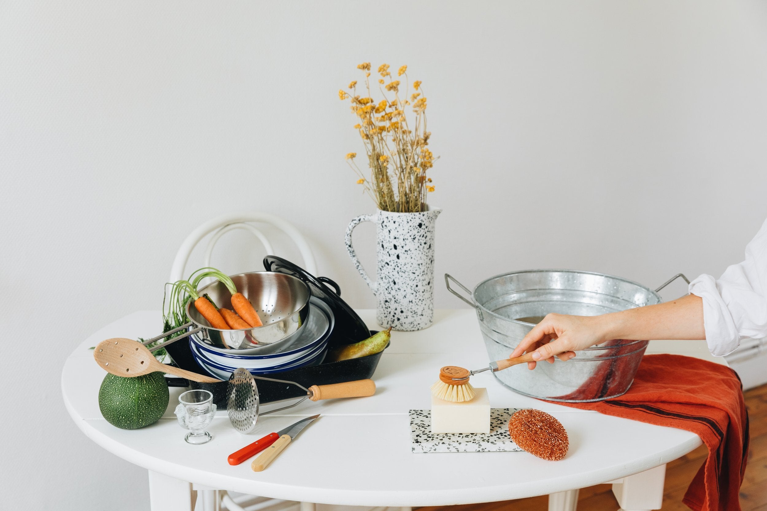 Natural dishwashing brush