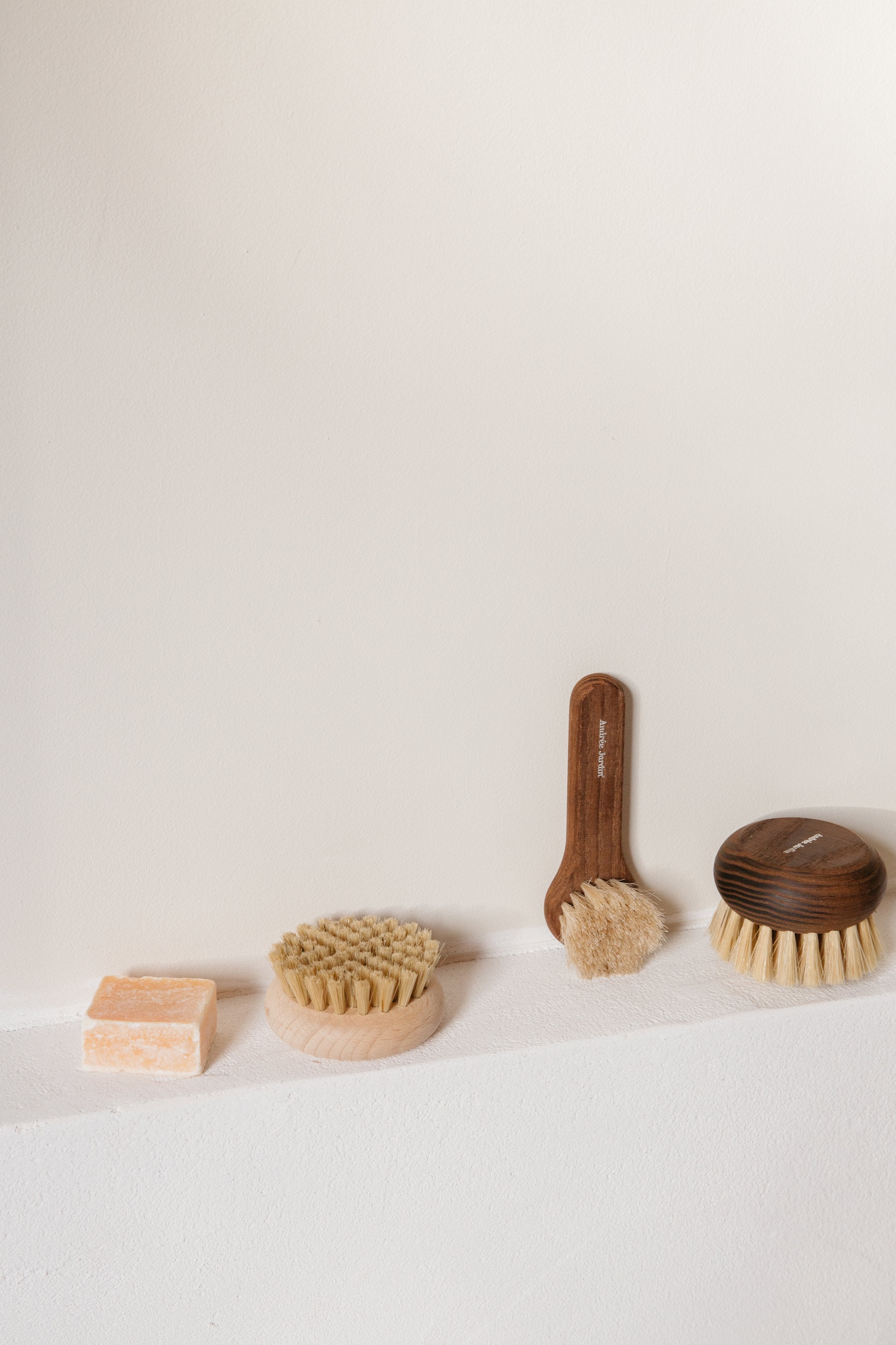 Cleansing brush face