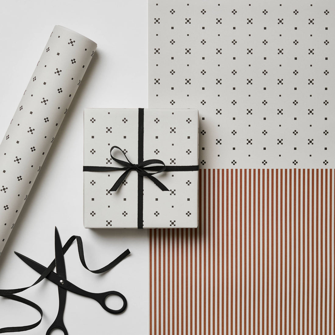 Geschenkpapier Monochrome-Kachel &amp; Zimtstreifen