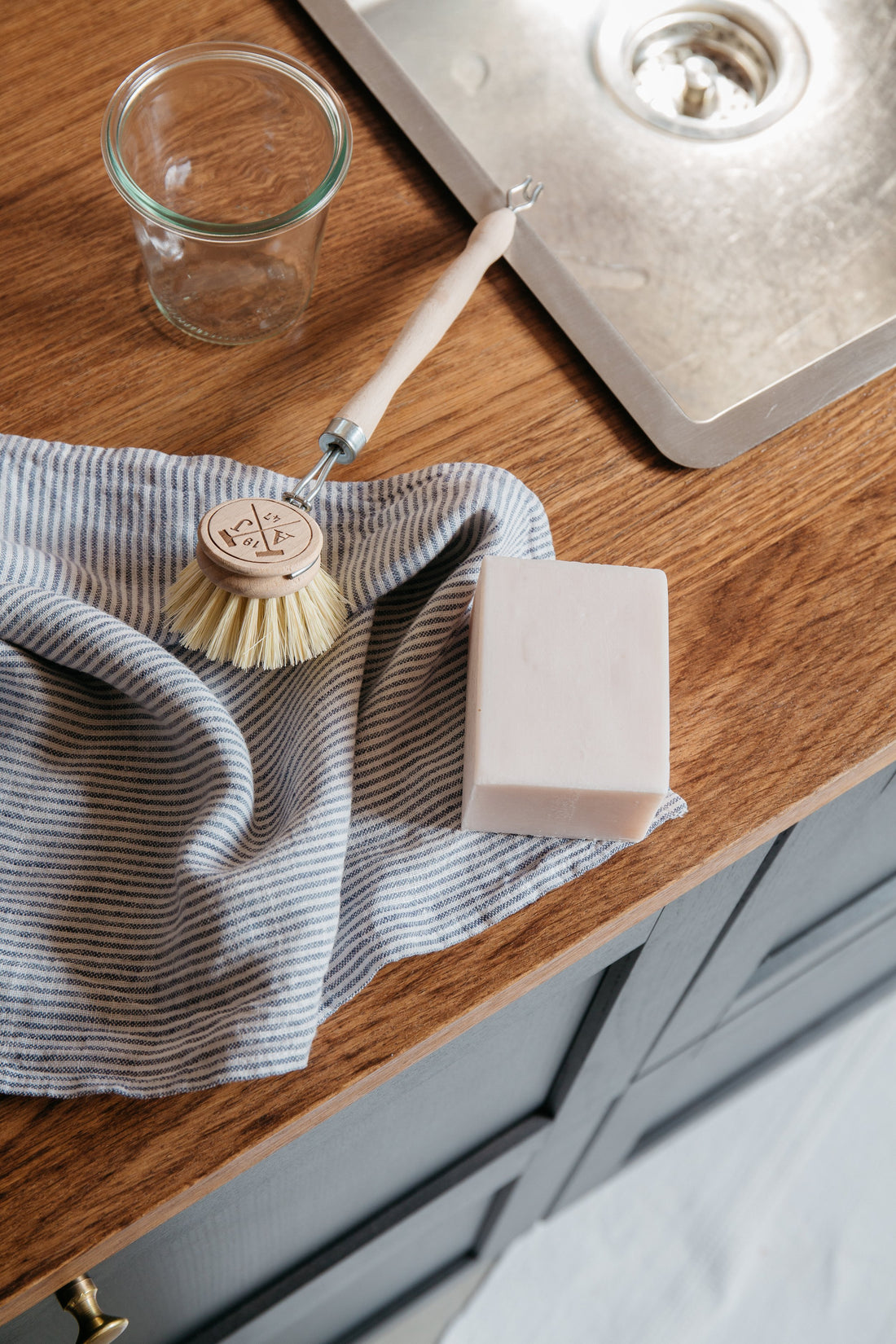Natural dishwashing brush