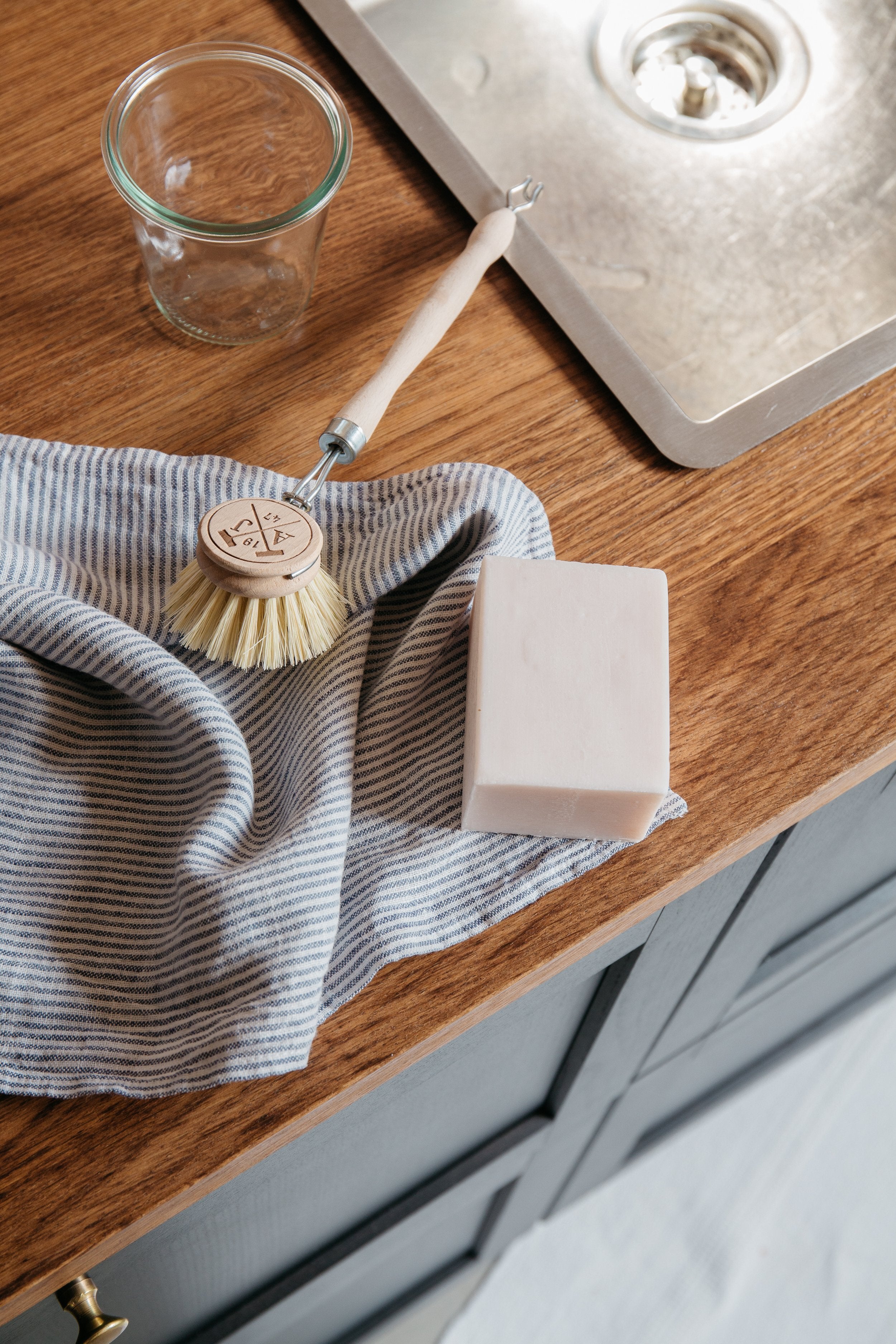 Natural dishwashing brush