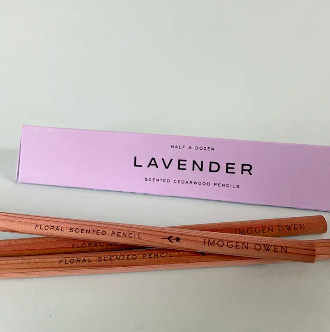 Crayon en bois de cèdre parfumé - 6 pcs.