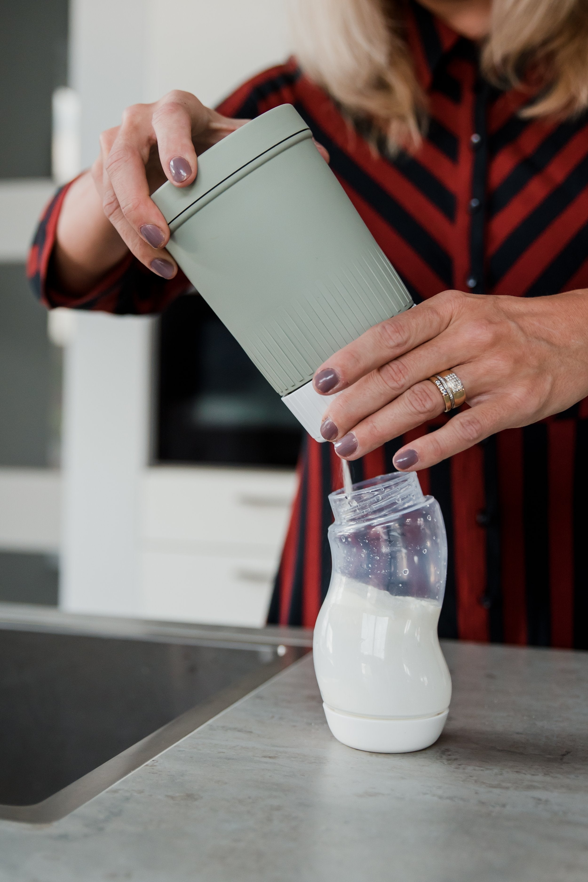Milk powder dispenser