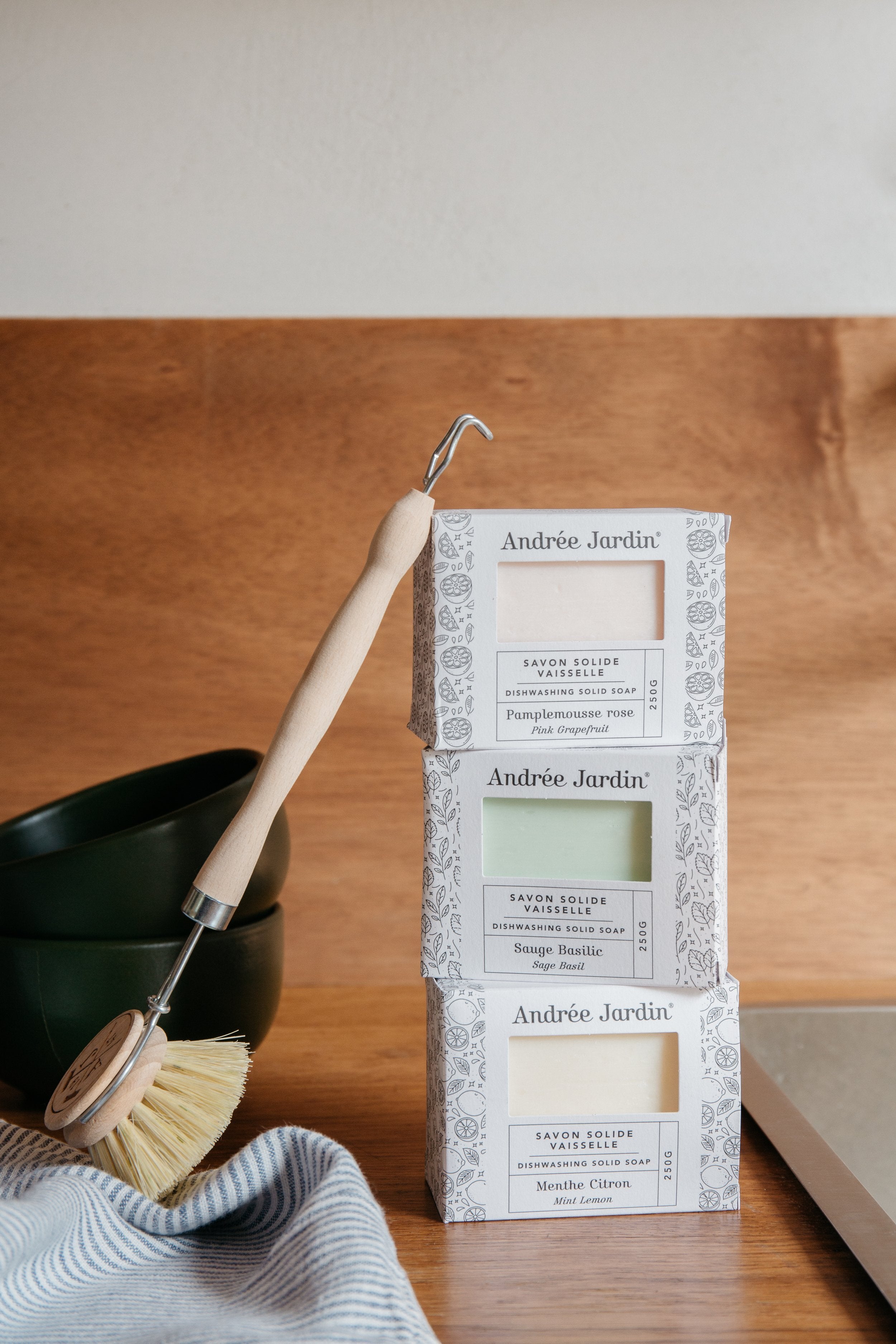 Natural dishwashing brush